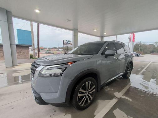 2025 Nissan Pathfinder Platinum FWD