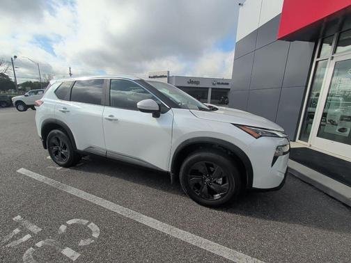 Everest White Pearl Tricoat 2026 Nissan Rogue SV