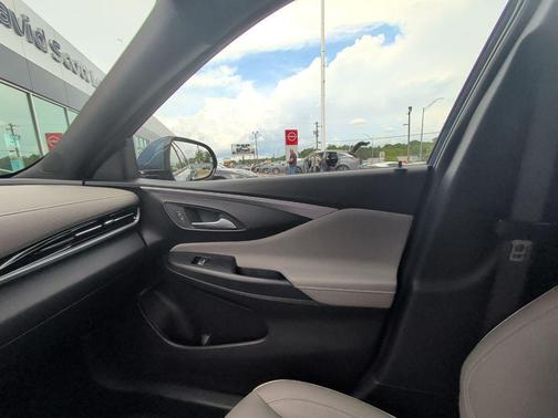 Ocean Blue Metallic 2024 Buick Envista Avenir FWD