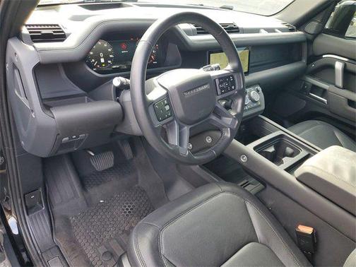 2024 Land Rover Defender 110 P400 X-Dynamic SE