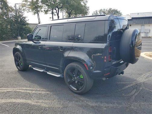 2024 Land Rover Defender 110 P400 X-Dynamic SE