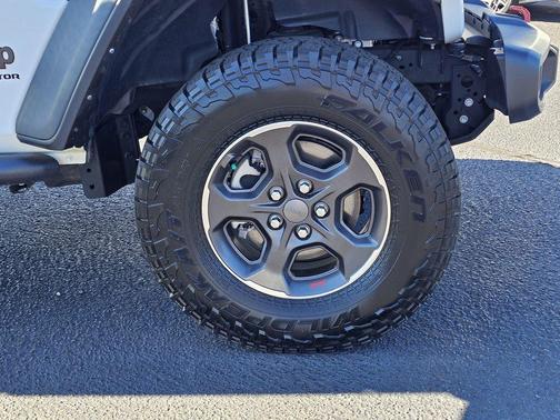 Bright White Clearcoat 2023 Jeep Gladiator Rubicon