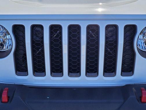 Bright White Clearcoat 2023 Jeep Gladiator Rubicon