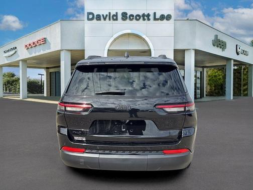Diamond Black Crystal Pearlcoat 2025 Jeep Grand Cherokee L Altitude