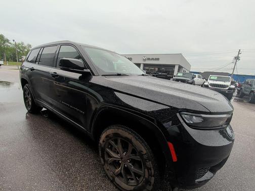 Diamond Black Crystal Pearlcoat 2025 Jeep Grand Cherokee L Altitude