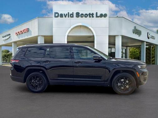 Diamond Black Crystal Pearlcoat 2025 Jeep Grand Cherokee L Altitude