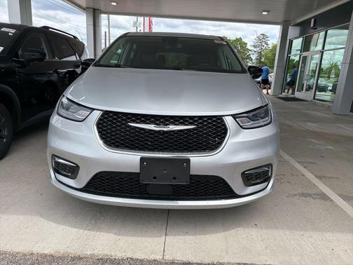 Silver Mist Clearcoat 2024 Chrysler Pacifica Touring L