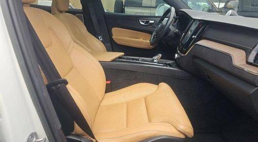 Crystal White Metallic 2022 Volvo XC60 B6 Inscription