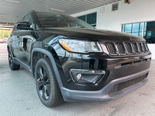 Diamond Black Crystal Pearlcoat 2018 Jeep Compass Latitude
