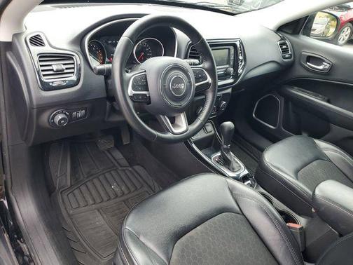 Diamond Black Crystal Pearlcoat 2018 Jeep Compass Latitude