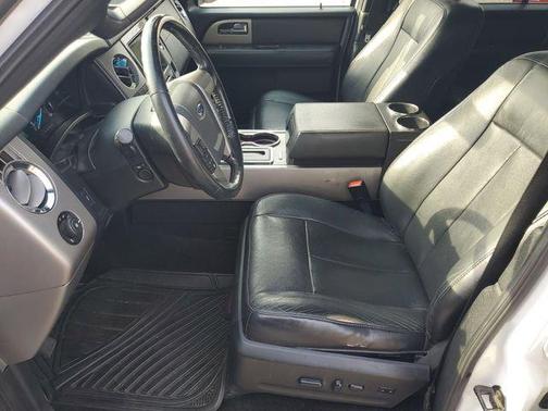 White 2017 Ford Expedition Limited