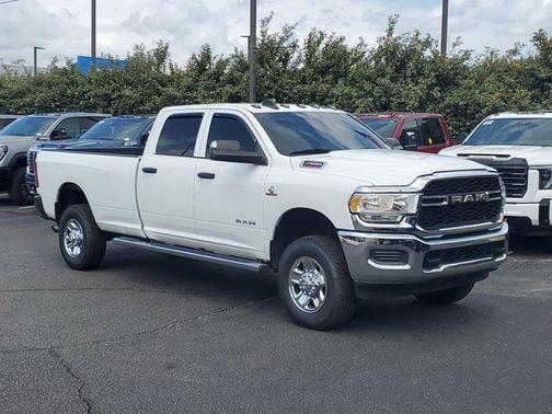 Bright White Clearcoat 2022 RAM 2500 Tradesman Crew Cab 4x4 8' Box