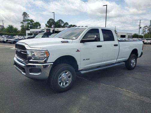 Bright White Clearcoat 2022 RAM 2500 Tradesman Crew Cab 4x4 8' Box