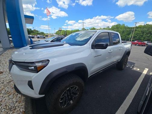 Summit White 2024 Chevrolet Colorado ZR2