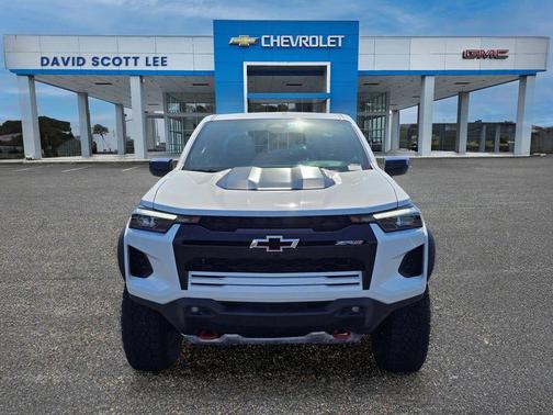 Summit White 2024 Chevrolet Colorado ZR2