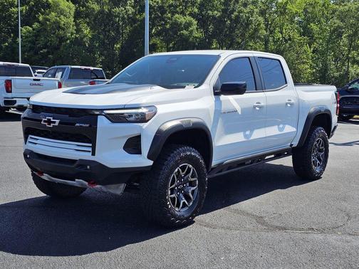 Summit White 2024 Chevrolet Colorado ZR2