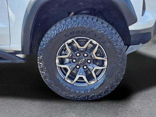 Summit White 2024 Chevrolet Colorado ZR2