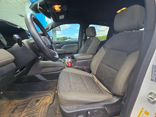 Summit White 2024 Chevrolet Colorado ZR2