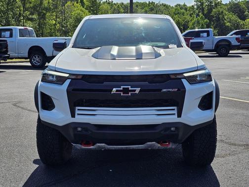 Summit White 2024 Chevrolet Colorado ZR2