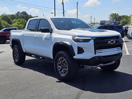 Summit White 2024 Chevrolet Colorado ZR2