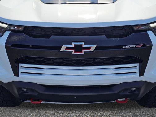 Summit White 2024 Chevrolet Colorado ZR2