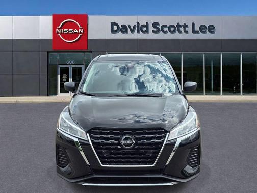 Super Black 2025 Nissan Kicks S