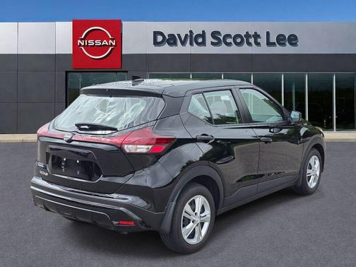 Super Black 2025 Nissan Kicks S