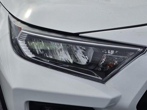 Super White 2020 Toyota RAV4 SE