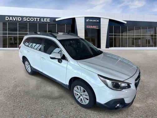 Crystal White Pearl 2018 Subaru Outback 2.5i Premium