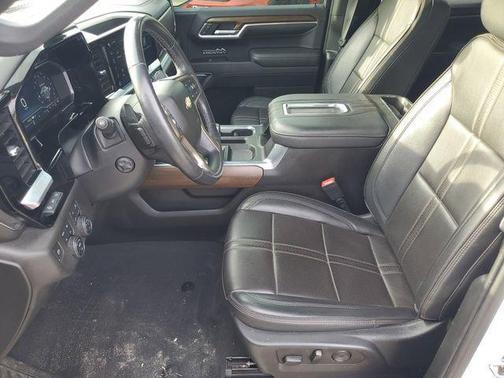 Iridescent Pearl Tricoat 2022 Chevrolet Silverado 1500 High Country