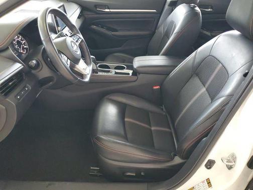 White 2024 Nissan Altima SR FWD