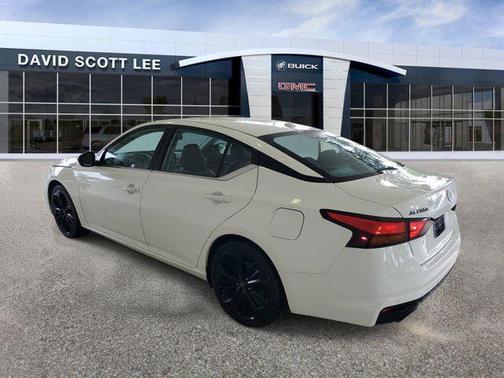 White 2024 Nissan Altima SR FWD