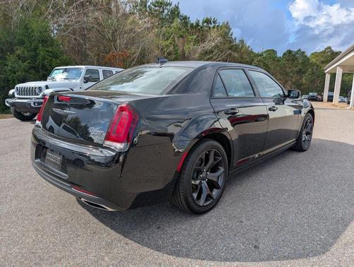 2023 Chrysler 300 Touring