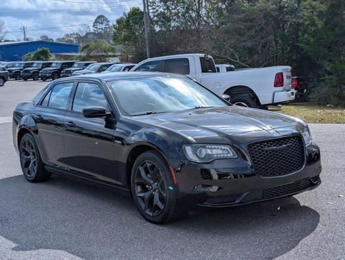 2023 Chrysler 300 Touring
