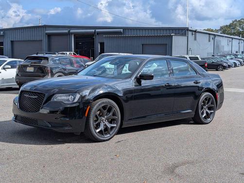 2023 Chrysler 300 Touring