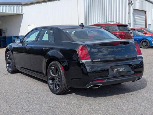 2023 Chrysler 300 Touring