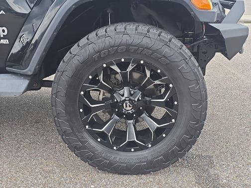 Black Clearcoat 2020 Jeep Wrangler Unlimited Sahara