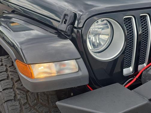 Black Clearcoat 2020 Jeep Wrangler Unlimited Sahara