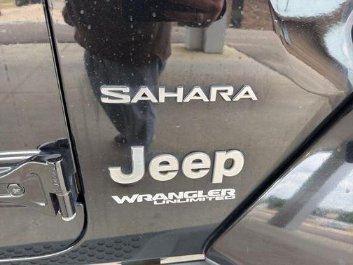 Black Clearcoat 2020 Jeep Wrangler Unlimited Sahara
