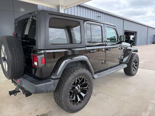 Black Clearcoat 2020 Jeep Wrangler Unlimited Sahara