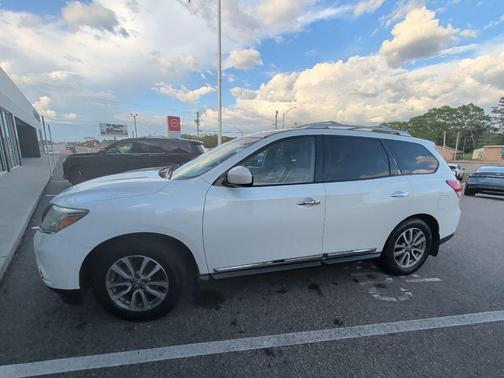 Moonlight White 2014 Nissan Pathfinder SL