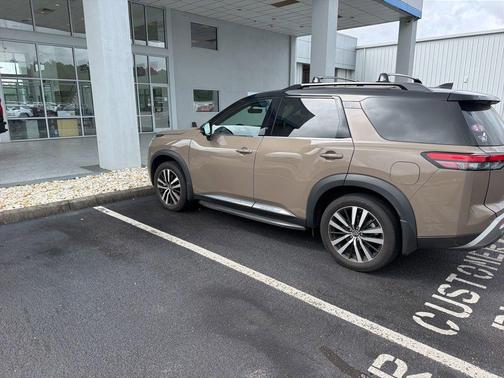 Super Black 2023 Nissan Pathfinder Platinum FWD
