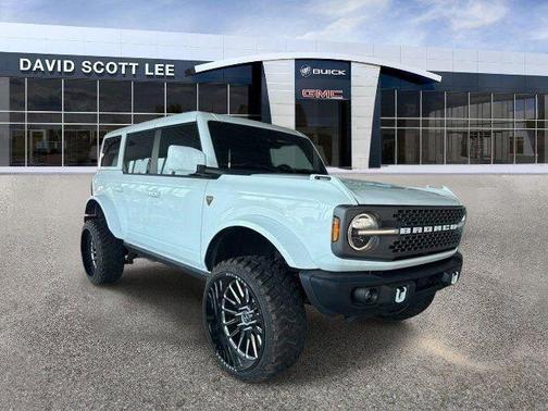 Oxford White 2023 Ford Bronco Badlands