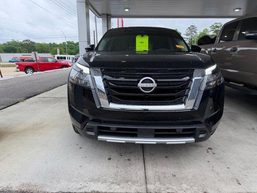 Super Black 2025 Nissan Pathfinder Platinum FWD