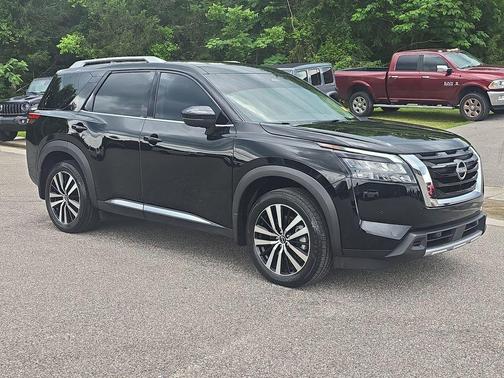 Super Black 2025 Nissan Pathfinder Platinum FWD
