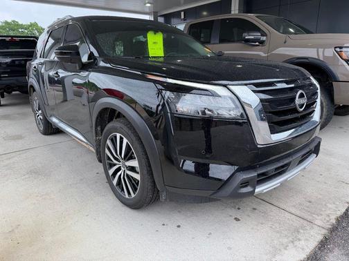 Super Black 2025 Nissan Pathfinder Platinum FWD