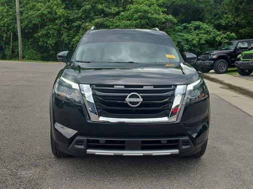 Super Black 2025 Nissan Pathfinder Platinum FWD