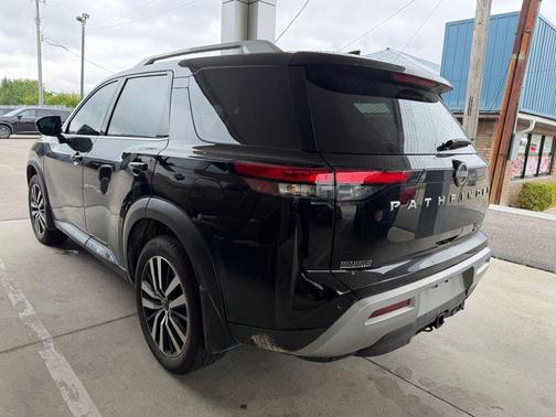 Super Black 2025 Nissan Pathfinder Platinum FWD