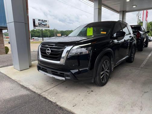 Super Black 2025 Nissan Pathfinder Platinum FWD