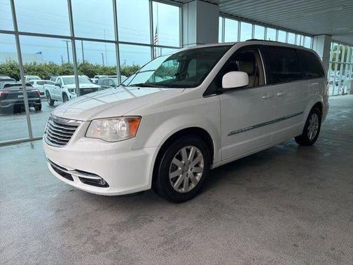 Bright White Clearcoat 2016 Chrysler Town & Country Touring